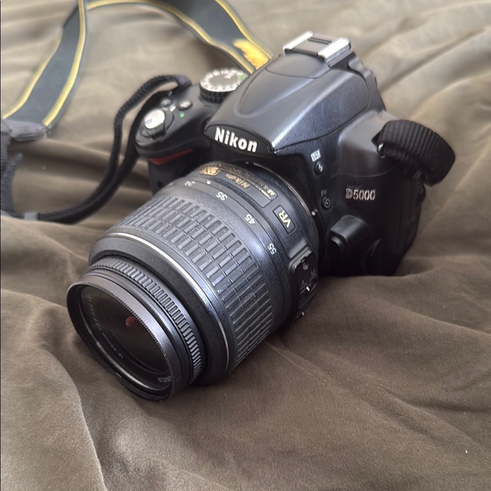 Nikon D5000 Black DSLR Camera